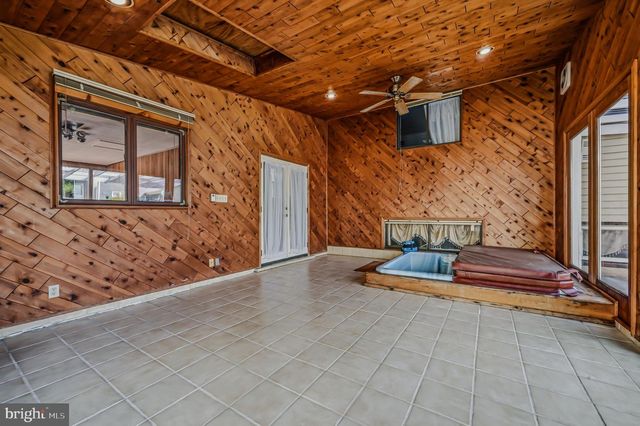 34 ROBERT OAKES DR, Newark, DE 19713