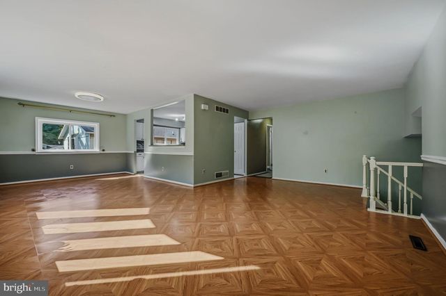 34 ROBERT OAKES DR, Newark, DE 19713