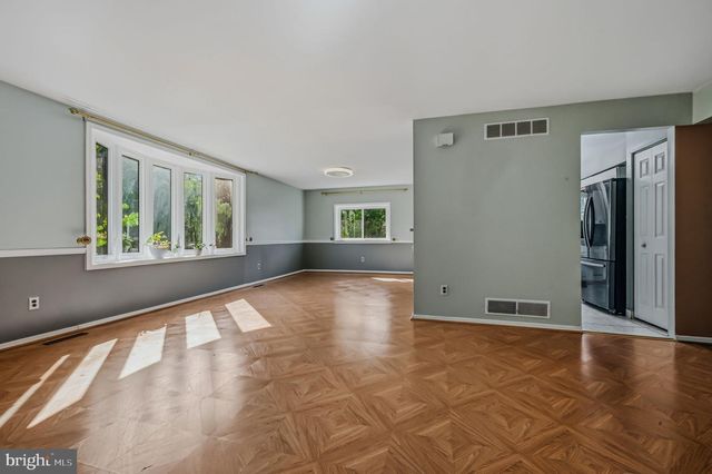 34 ROBERT OAKES DR, Newark, DE 19713