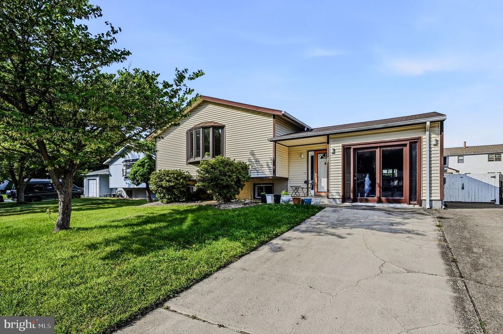 34 ROBERT OAKES DR, Newark, DE 19713