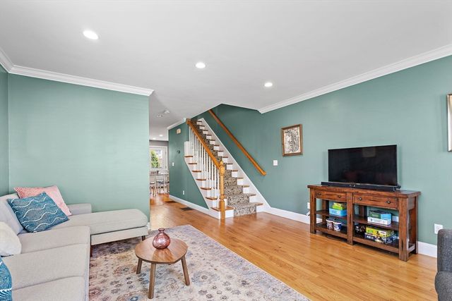 61 Parmenter Road 1, Waltham, MA 02453