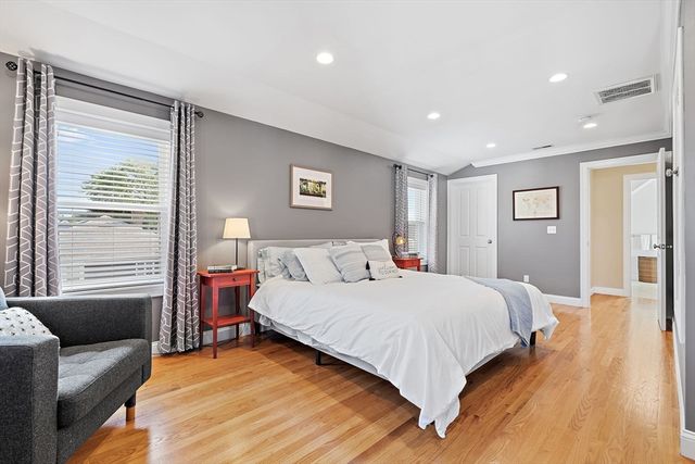 61 Parmenter Road 1, Waltham, MA 02453