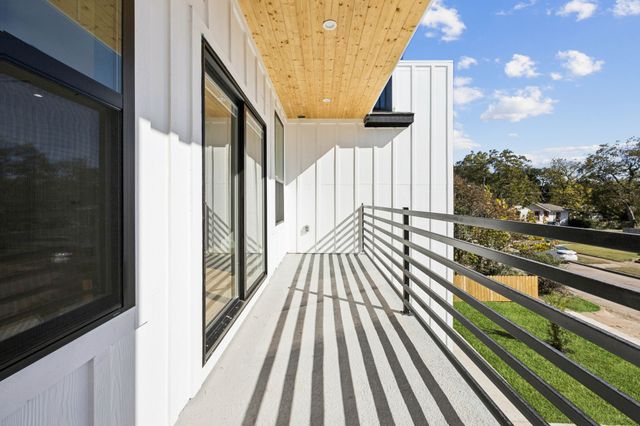 1035 Strickland Street, Dallas, TX 75211