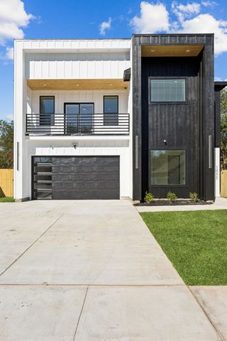 1035 Strickland Street, Dallas, TX 75211