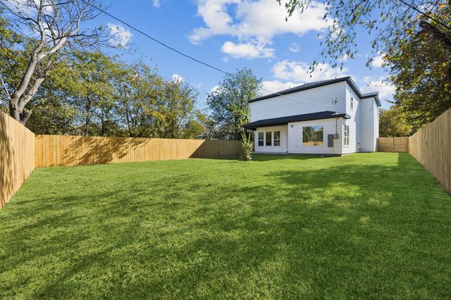 1035 Strickland Street, Dallas, TX 75211