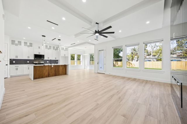 1035 Strickland Street, Dallas, TX 75211