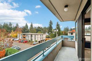 12300 33rd Avenue NE #402, Seattle, WA 98125