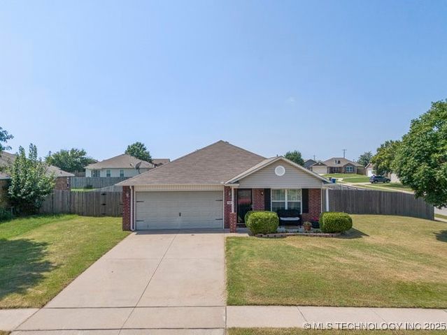 7210 S Fir Place, Broken Arrow, OK 74011