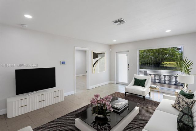 3241 NE 17th Ave S, Oakland Park, FL 33334