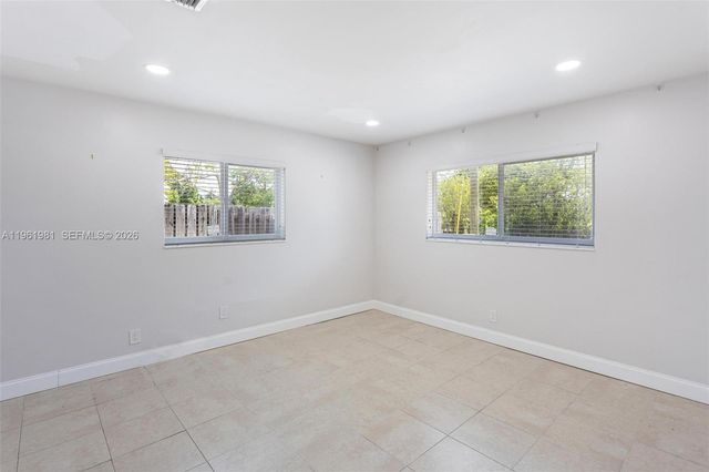 3241 NE 17th Ave S, Oakland Park, FL 33334