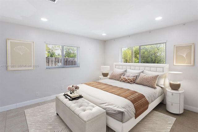 3241 NE 17th Ave S, Oakland Park, FL 33334