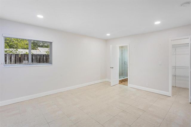 3241 NE 17th Ave S, Oakland Park, FL 33334