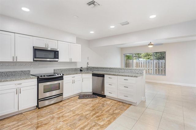 3241 NE 17th Ave S, Oakland Park, FL 33334