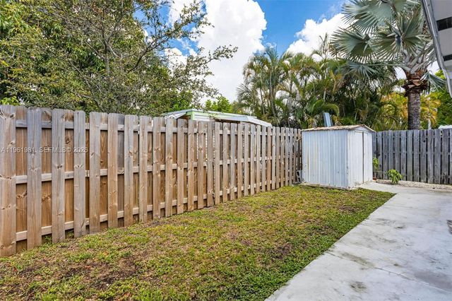 3241 NE 17th Ave S, Oakland Park, FL 33334