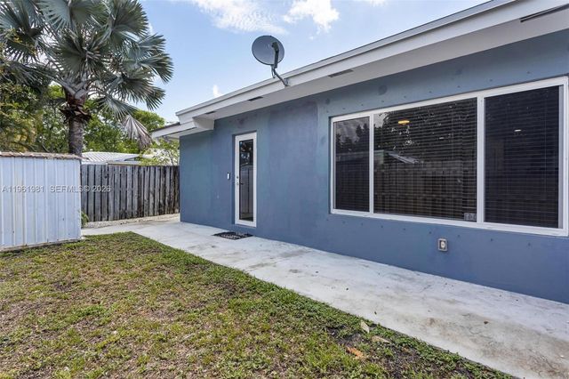 3241 NE 17th Ave S, Oakland Park, FL 33334