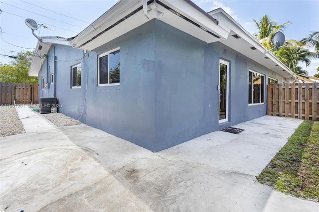 3241 NE 17th Ave S, Oakland Park, FL 33334