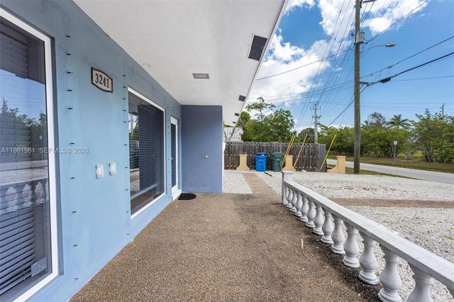3241 NE 17th Ave S, Oakland Park, FL 33334
