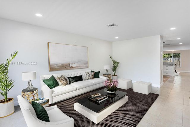 3241 NE 17th Ave S, Oakland Park, FL 33334