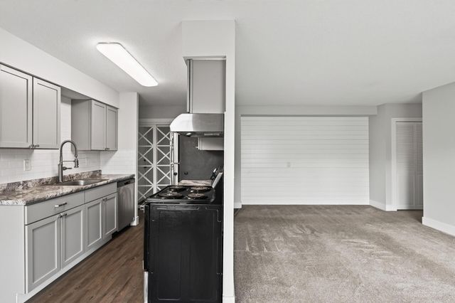 810 6th Street S 1, Hopkins, MN 55343