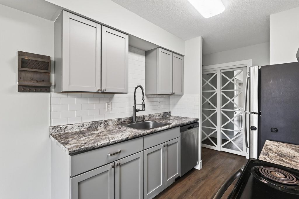 810 6th Street S 1, Hopkins, MN 55343