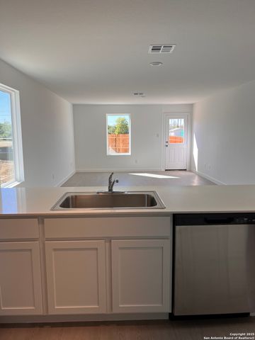 7654 Barcelo, San Antonio, TX 78263