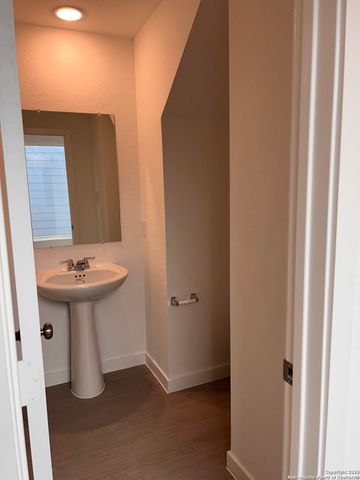 7654 Barcelo, San Antonio, TX 78263