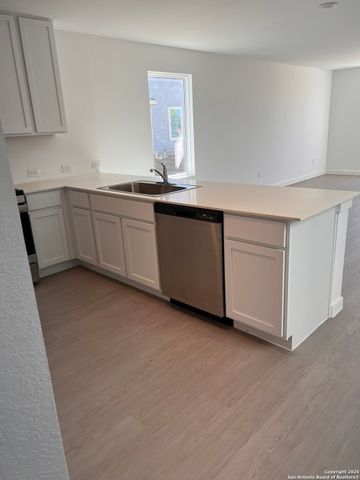 7654 Barcelo, San Antonio, TX 78263