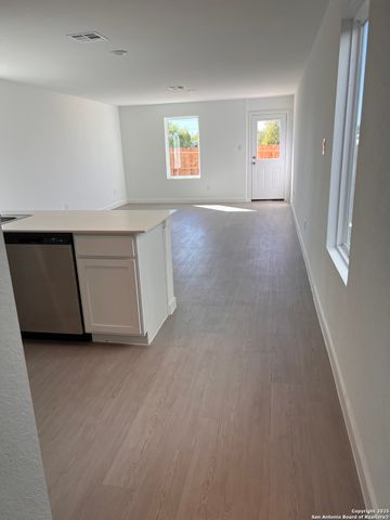 7654 Barcelo, San Antonio, TX 78263