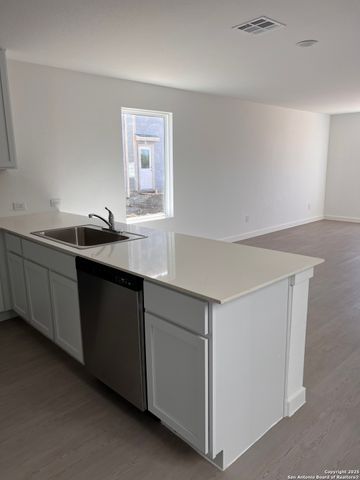 7654 Barcelo, San Antonio, TX 78263