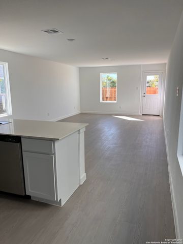 7654 Barcelo, San Antonio, TX 78263