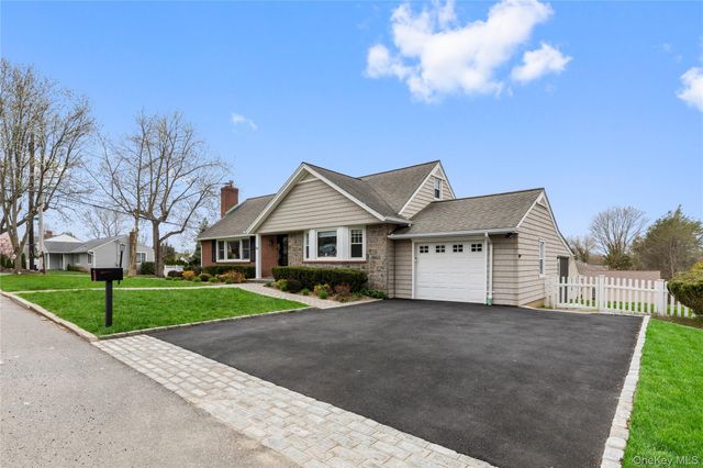 50 Washington Avenue, Glen Head, NY 11545