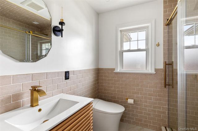 50 Washington Avenue, Glen Head, NY 11545