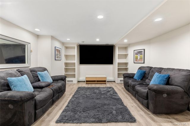 50 Washington Avenue, Glen Head, NY 11545