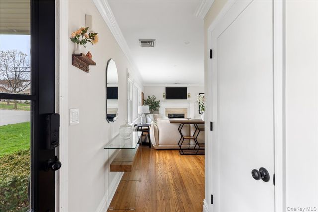 50 Washington Avenue, Glen Head, NY 11545