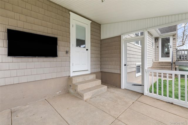 50 Washington Avenue, Glen Head, NY 11545