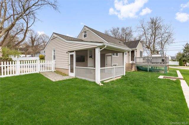 50 Washington Avenue, Glen Head, NY 11545