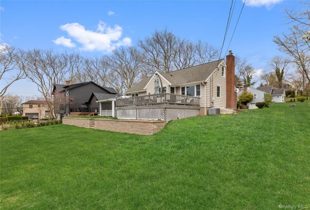 50 Washington Avenue, Glen Head, NY 11545