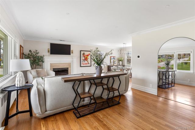 50 Washington Avenue, Glen Head, NY 11545