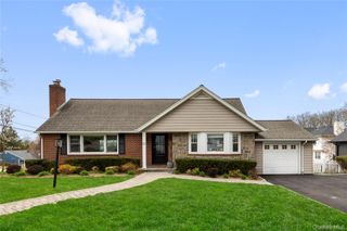 50 Washington Avenue, Glen Head, NY 11545