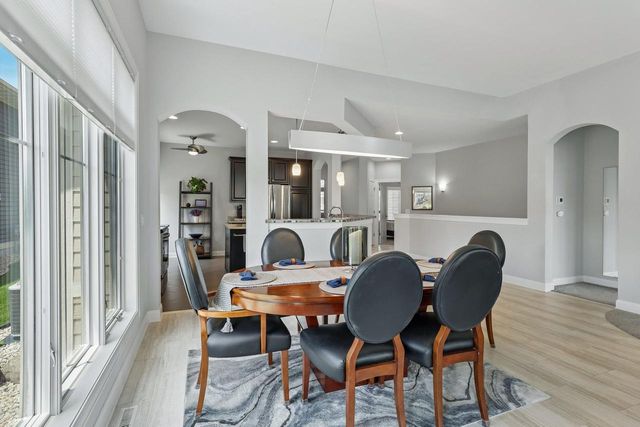 9007 Royal Oaks Circle, Madison, WI 53593