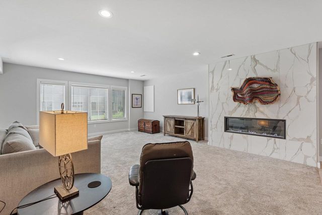 9007 Royal Oaks Circle, Madison, WI 53593