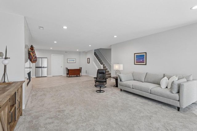 9007 Royal Oaks Circle, Madison, WI 53593
