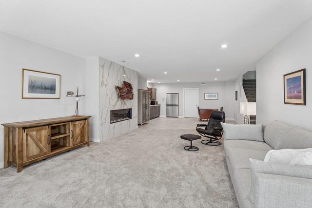 9007 Royal Oaks Circle, Madison, WI 53593