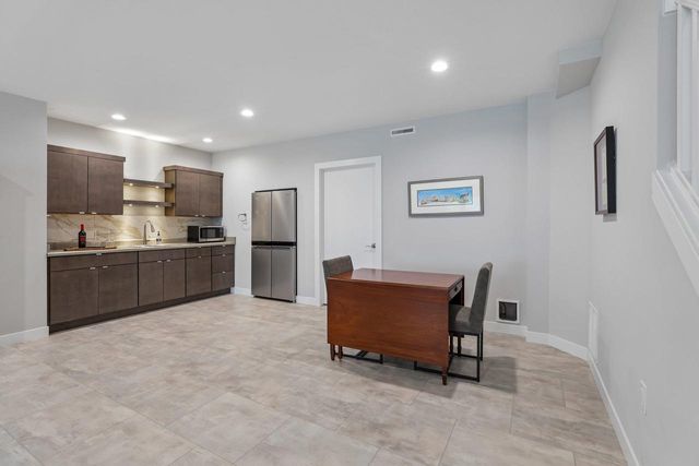 9007 Royal Oaks Circle, Madison, WI 53593