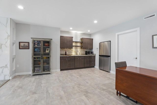 9007 Royal Oaks Circle, Madison, WI 53593