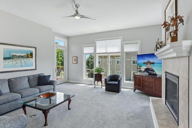 9007 Royal Oaks Circle, Madison, WI 53593