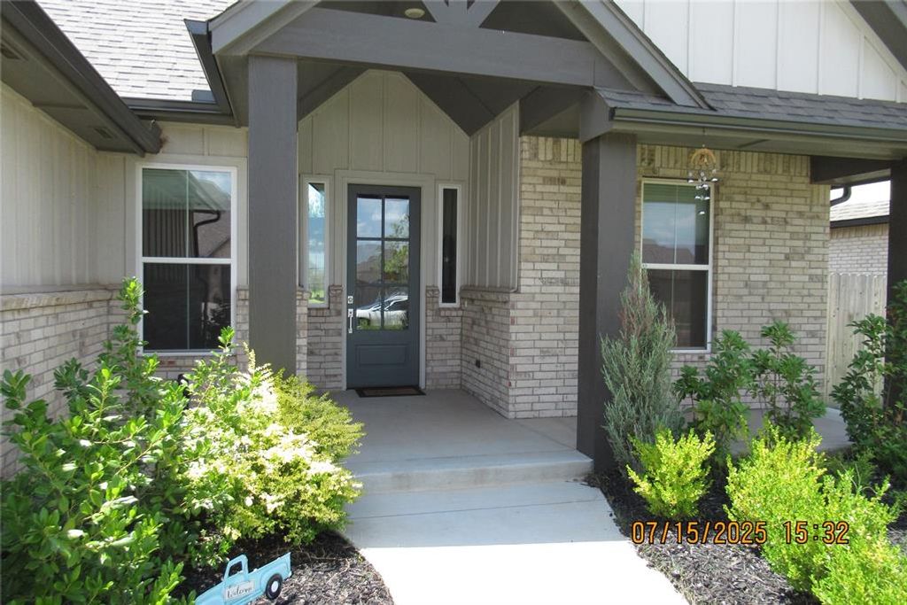 3909 Sorano Drive, Moore, OK 73160