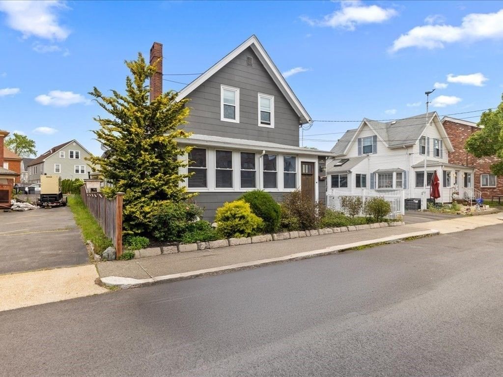 10 Ocean Ave, Winthrop, MA 02152