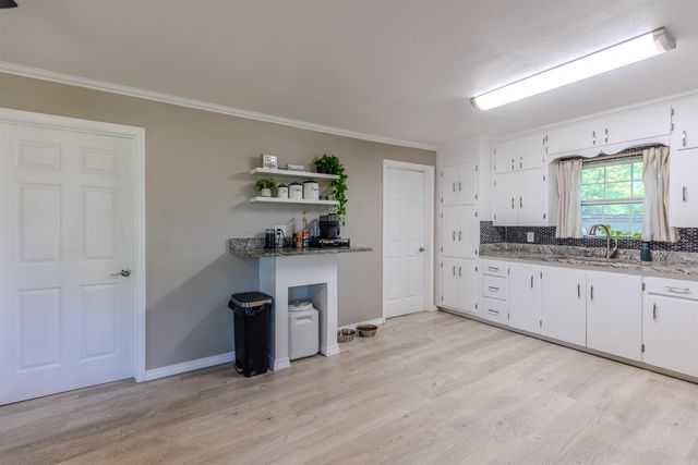 103 E Rock Street, Morrilton, AR 72110