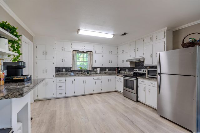 103 E Rock Street, Morrilton, AR 72110